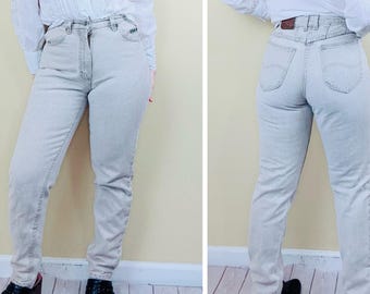 90s Vintage Light Wash Lee Riveted High Waisted Jeans | Classic 90s Denim | Straight Leg Mom Jeans / Waist: 28"