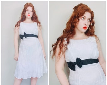 1990s Vintage Victor Costa Black and White Crinkle Dress / 90s Empire Waist Bow Tie Acetate / Poly Party Gown / Size Medium