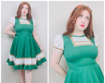 1970s Vintage Poly Cotton Green Oktoberfest Dress / 70s / Seventies Eyelet Puffed Sleeve Bavarian Square Dance Dress / Medium / Large