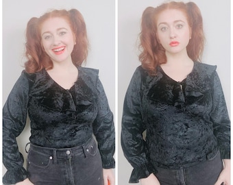 1990s Vintage Black Crushed Velvet Blouse / 90s / Nineties Ruffled Poet Sleeve Shirt / Size Large