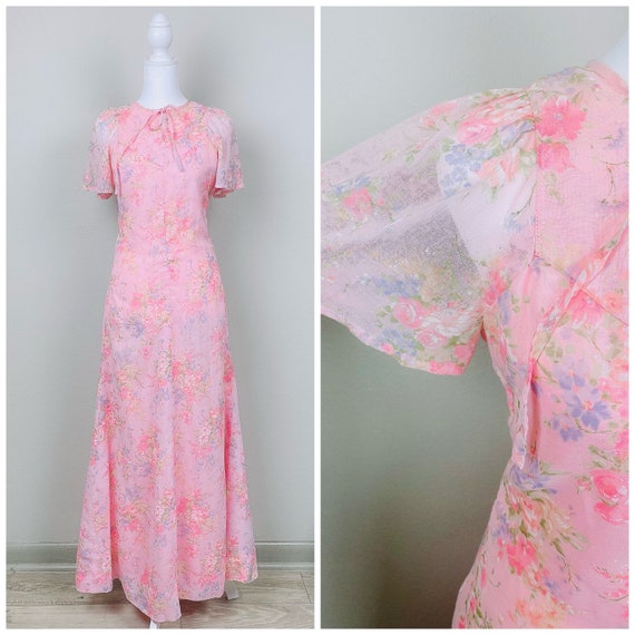 1970s Vintage Pastel Pink Floral Flutter Sleeve Dr