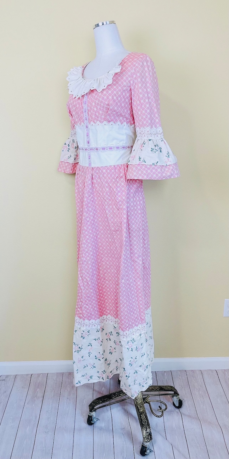 1970s Vintage Hilda Hawaii Pastel Pink Bell Sleeve Dress / 70s Magical Floral Gingham Ribbon Dolly Cotton Prairie Dress / Large image 3