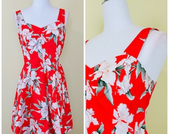 1990er Vintage Royal Creations Rotes Plumeria Kleid / 90er Baumwolle Rot Floral Fit und Flare Smoked Kleid / Größe Small - Medium