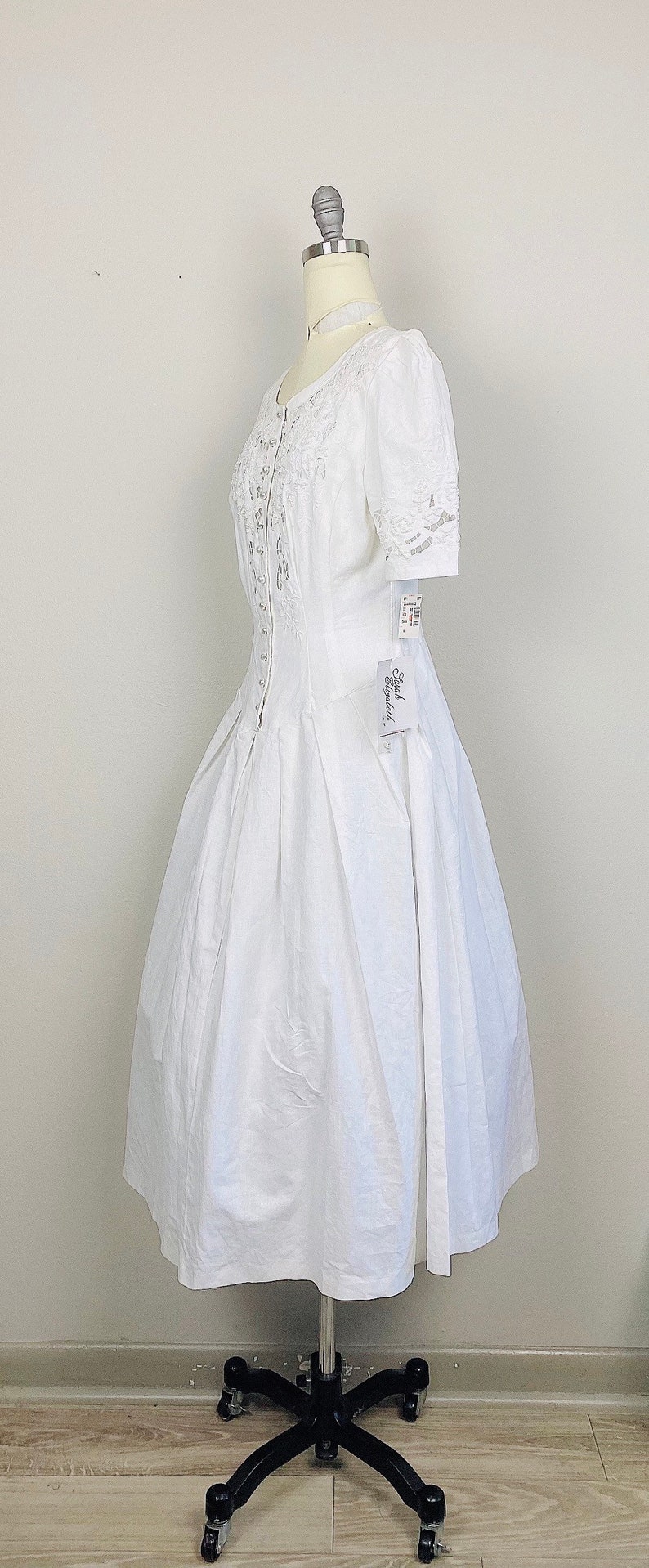 1980s Vintage Sarah Elizabeth White Cotton Linen Princess Cut Dress 80s Floral Cutwork Pearl Beaded Puffed Sleeve Dress Size 6