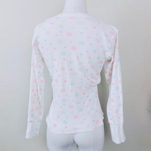 1980s Cotton Pastel Snowflake Thermal / 80s Pink and Blue Winter Cotton Crewneck Knit Top / Size Small Medium image 3