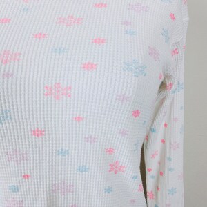 1980s Cotton Pastel Snowflake Thermal / 80s Pink and Blue Winter Cotton Crewneck Knit Top / Size Small Medium image 4