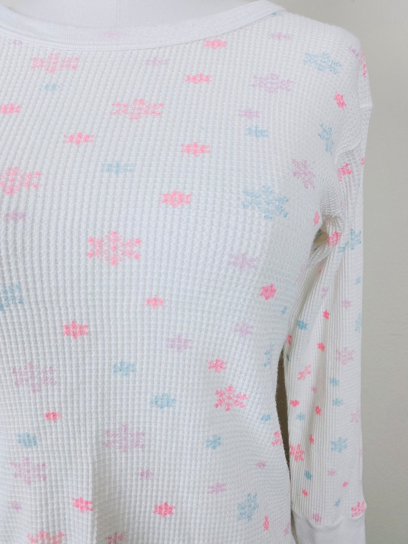 1980s Cotton Pastel Snowflake Thermal / 80s Pink and Blue Winter Cotton Crewneck Knit Top / Size Small Medium image 4