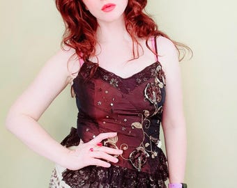 Top sin mangas Y2K Lovie Euro Brown Shimmer Taffeta Lace Rib Beaded Flower Tank Top / Talla S - Mediana