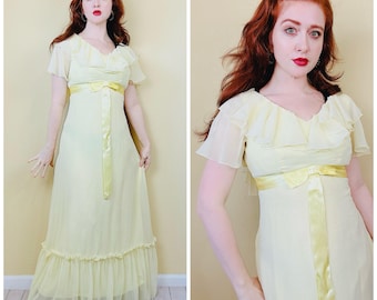 Abito lungo in chiffon giallo anni '70: abito vintage con volant (taglia S-M)