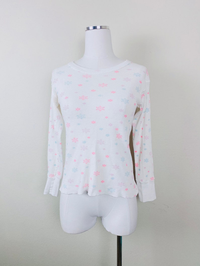 1980s Cotton Pastel Snowflake Thermal / 80s Pink and Blue Winter Cotton Crewneck Knit Top / Size Small Medium image 2