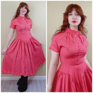 1950s Vintage Coral Cotton Fit and Flare Dress / 50s Shooting Star Applique and Rhinestone Dress / Small
