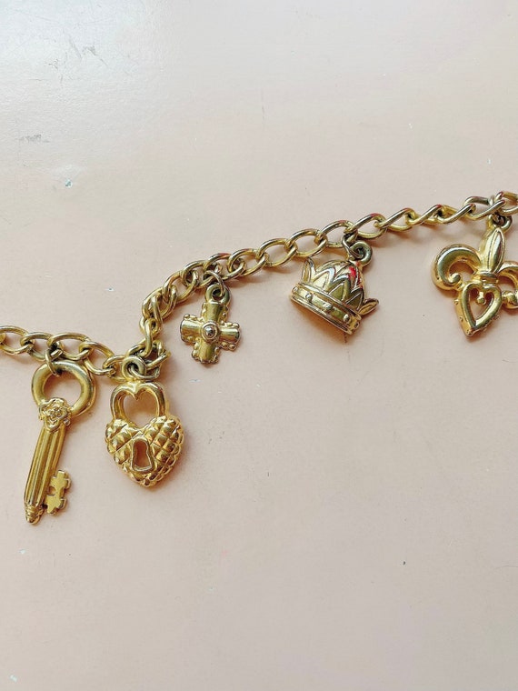 Vintage 1980s Gold Metal Heart and Key Locket Cha… - image 3