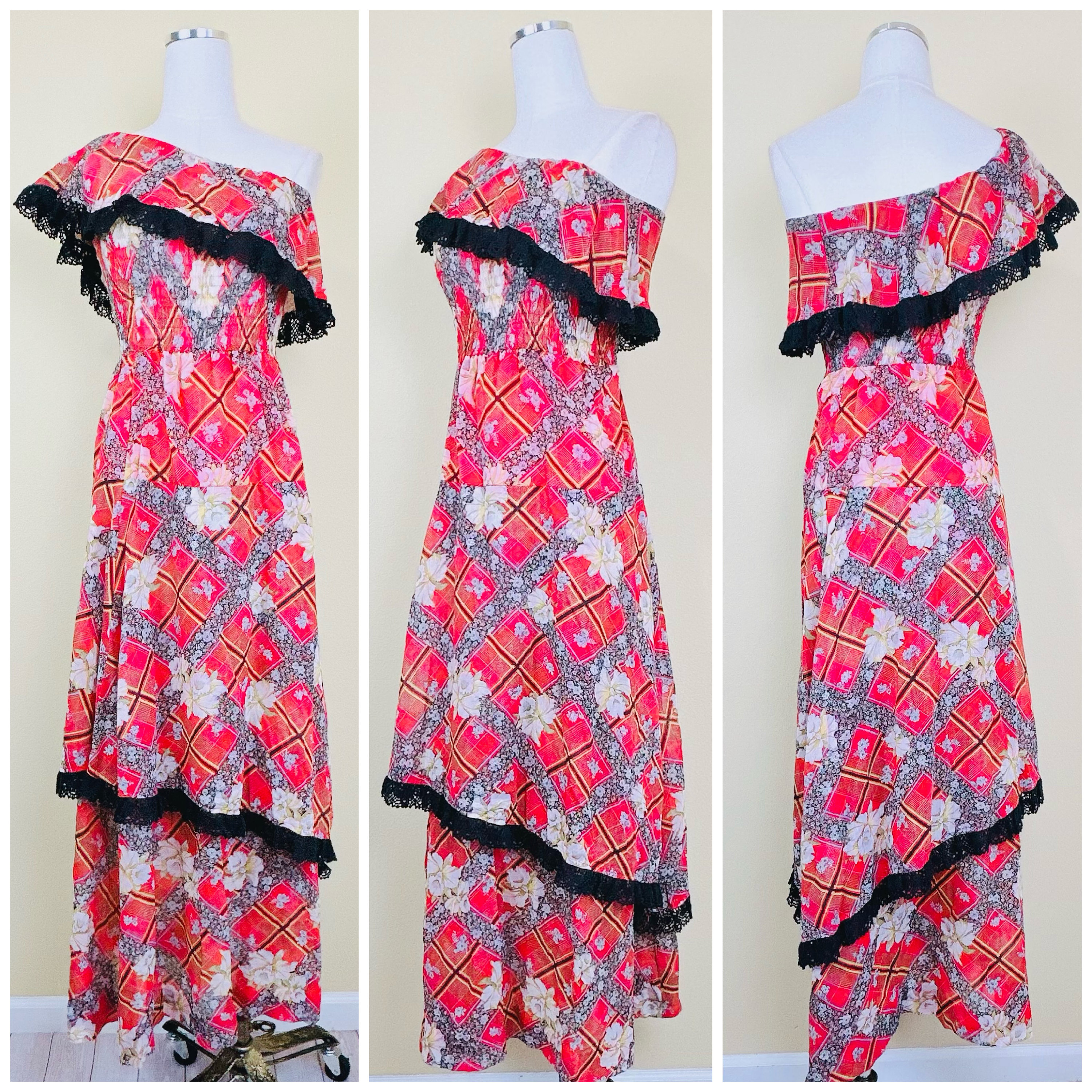 1970s Vintage Ingenue of California Red Floral Tiered Dress