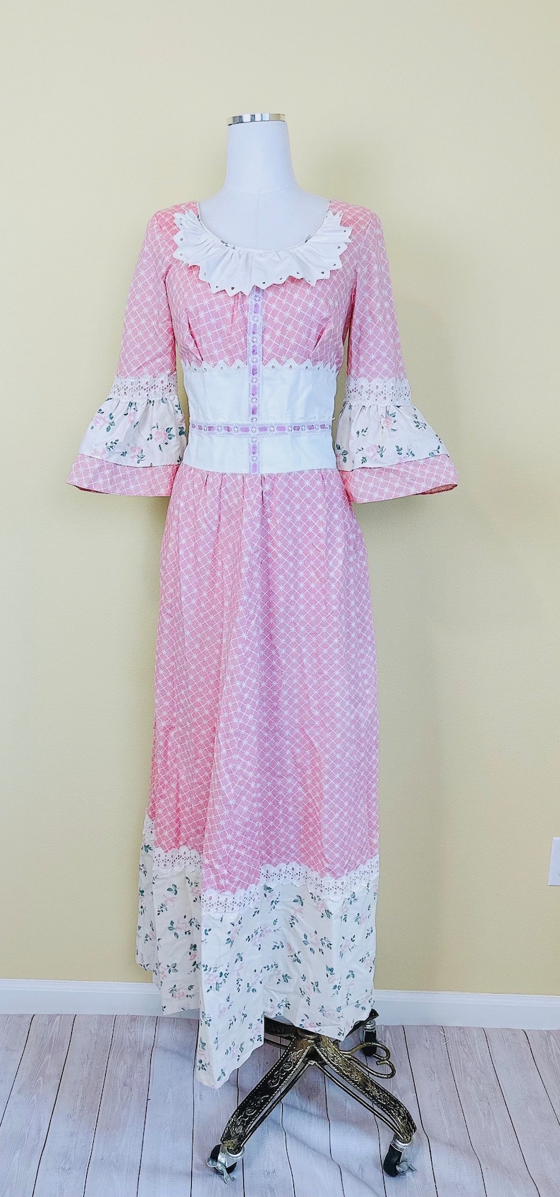 1970s Vintage Hilda Hawaii Pastel Pink Bell Sleeve Dress / 70s Magical Floral Gingham Ribbon Dolly Cotton Prairie Dress / Large image 2