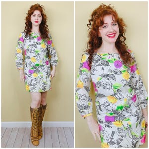 Minivestido floral de acetato de los años 60: vestido recto vintage de estilo moderno