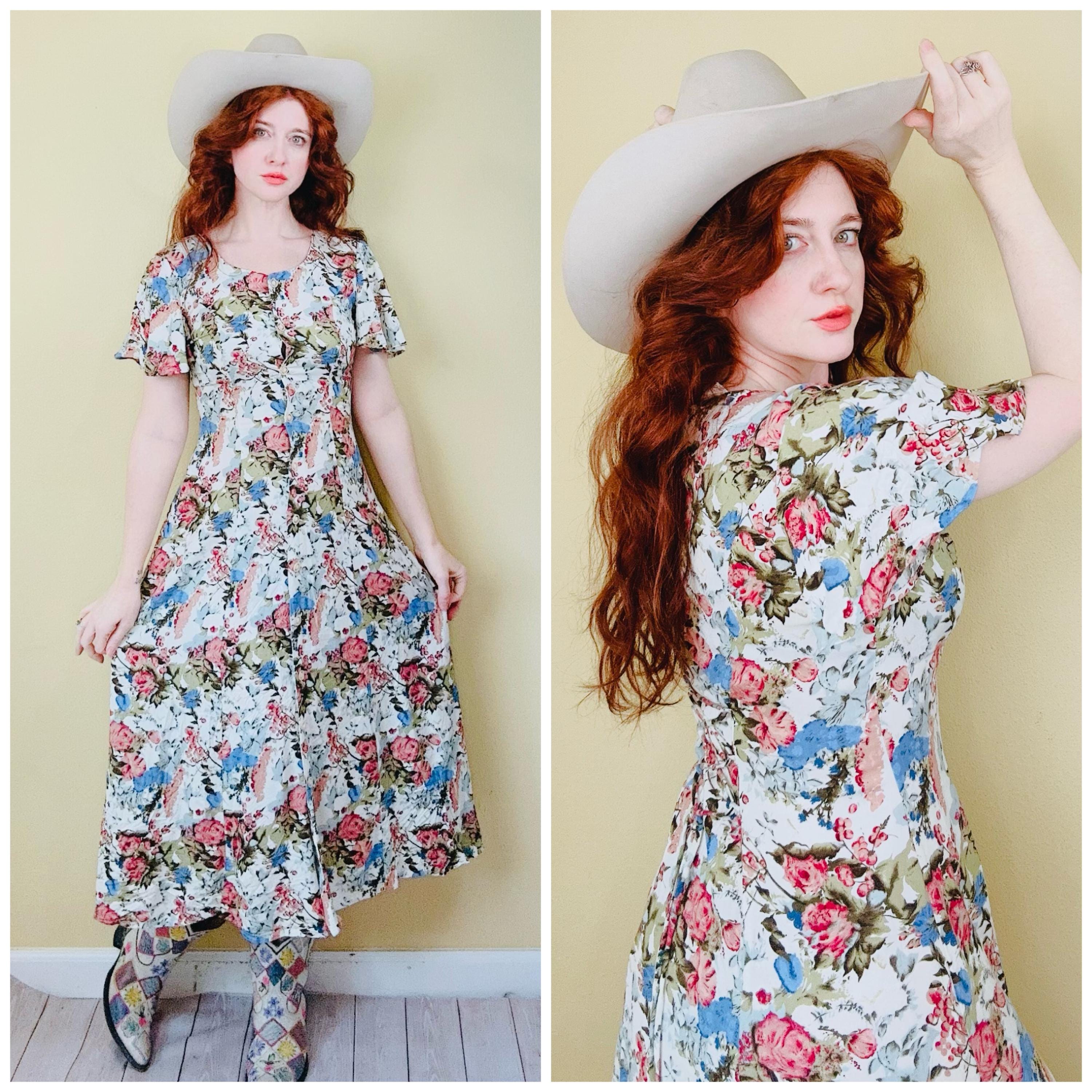 green emerald velvet dress On This Day Emerald Green Lace Dress, Small - The Mint Julep Boutique main image 0