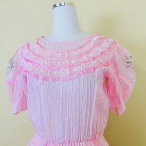 1970s Vintage Salam Creations Mexico Pink Pin Tuck Dress/ 70s Puffed Sleeve Lace Ruffled Scalloped Dress / Size Medium image 7