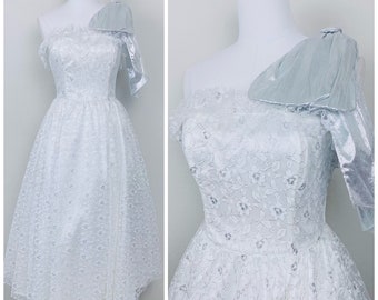 1980s does 1950s Gunne Sax By Jessica McClintock Lace Party Dress / 80s 50s Silver and White Metallic One Should Prom Dress / XS