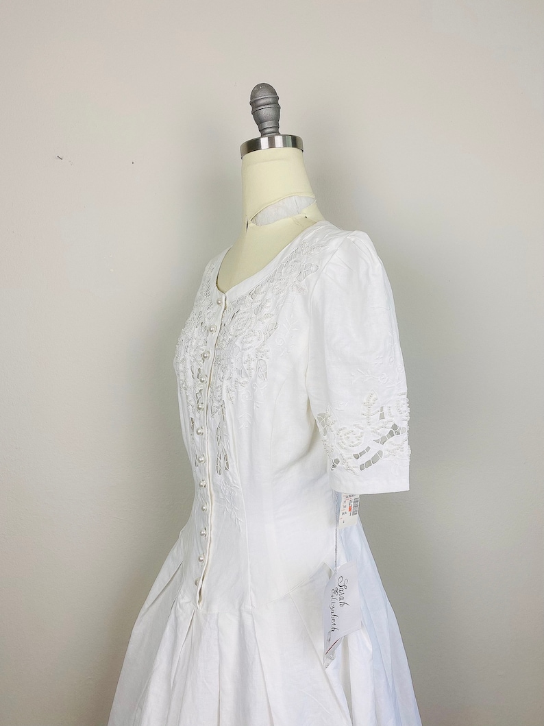 1980s Vintage Sarah Elizabeth White Cotton Linen Princess Cut Dress 80s Floral Cutwork Pearl Beaded Puffed Sleeve Dress Size 6