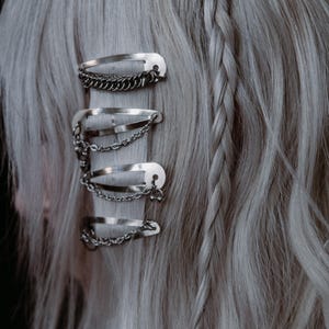 Y2K grunge, goth, alt-stil hårspännen