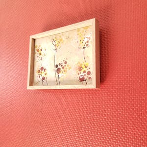 Flores de burbujas de humor de color dorado/rojo intenso