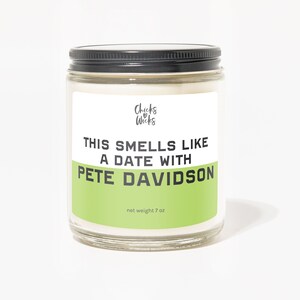 Es riecht nach einem Date mit Pete Davidson Kerze | Popkultur Geschenk | Ästhetische Kerze