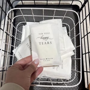 Paquete de pañuelos para invitados a la boda, bolsa de pañuelos personalizada para recuerdo de boda, paquete de pañuelos Happy tears para invitados a la boda, paquete de pañuelos personalizado imagen 13