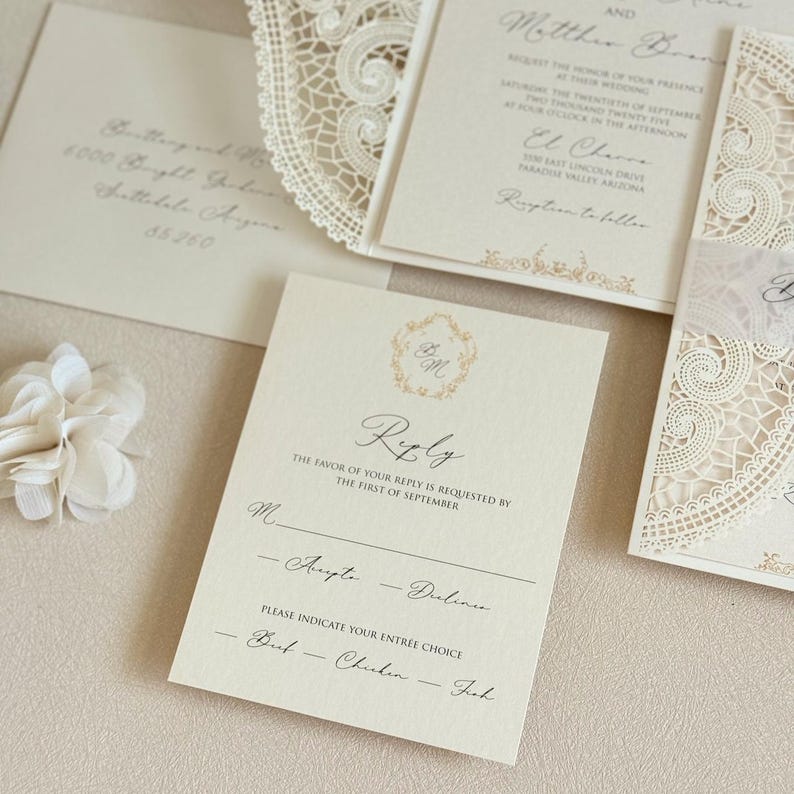 Ivory Lace Wedding Invitation Elegant Gold Wedding Invite Laser cut Handmade Wedding Card Vintage Glam Wedding Invitation Botanical Monogram imagem 4