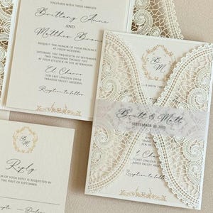 Ivory Lace Wedding Invitation Elegant Gold Wedding Invite Laser cut Handmade Wedding Card Vintage Glam Wedding Invitation Botanical Monogram imagem 10