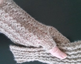 Toasted Oats Lacy Fingerless Gloves