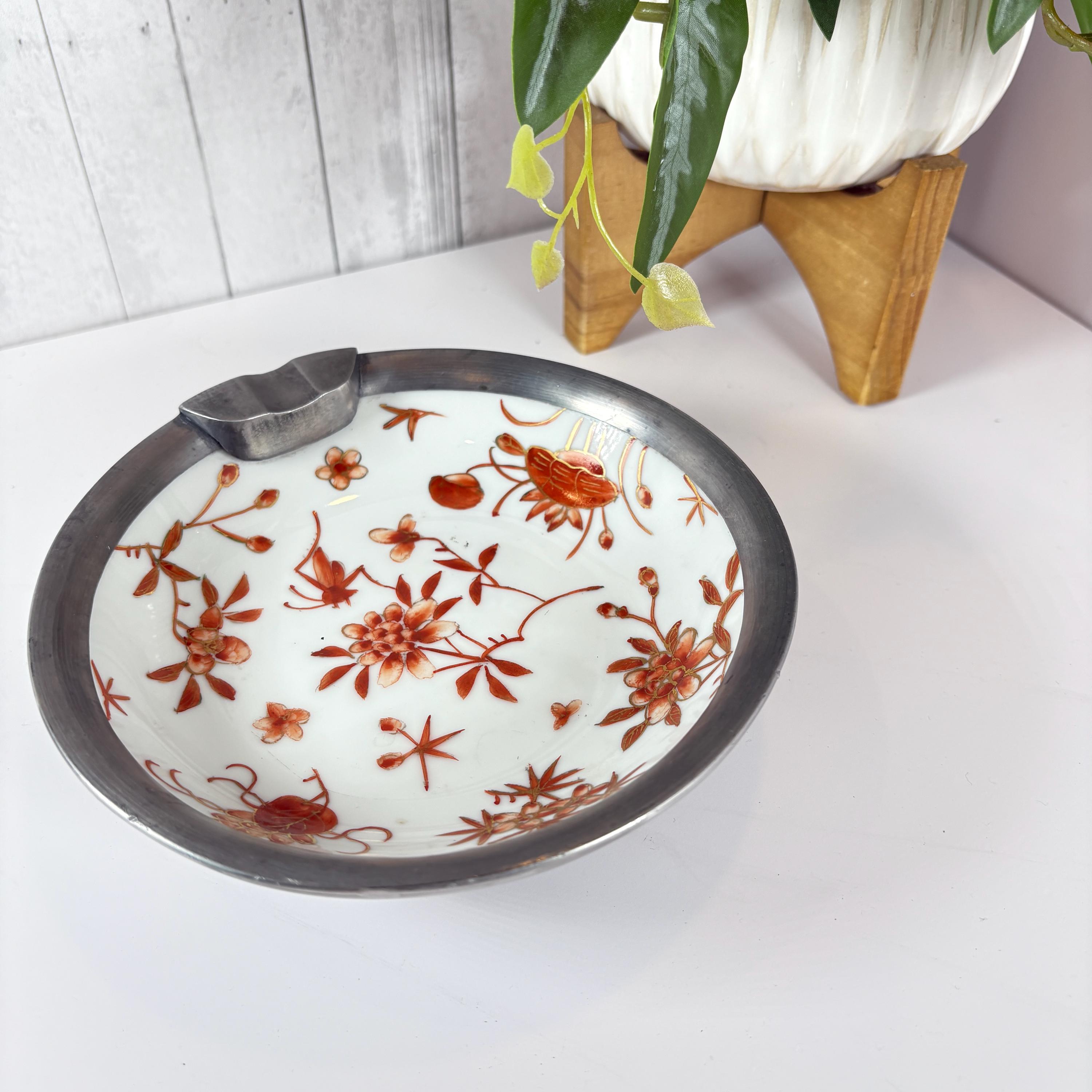 ヴィンテージの日本製磁器皿：オレンジ色の花柄、ピューターの縁