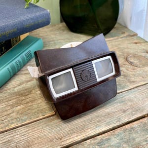 View-Master vintage con 2 tarjetas de visualización vintage, baquelita marrón, estilo Art Decó de los años 40., Garantía de envío gratuito
