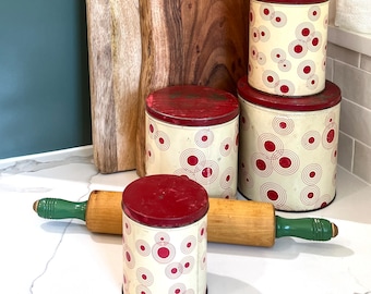 Barattoli vintage a pois anni '50: contenitori per la cucina rossi e crema