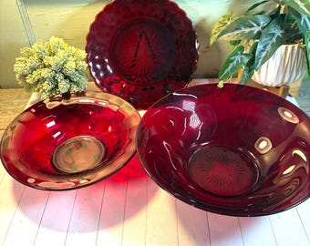 Cuenco o plato vintage Anchor Hocking de vidrio rojo rubí: elegantes piezas para servir