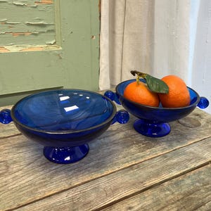Ciotola con piedistallo in vetro blu cobalto vintage: porta caramelle Art Déco