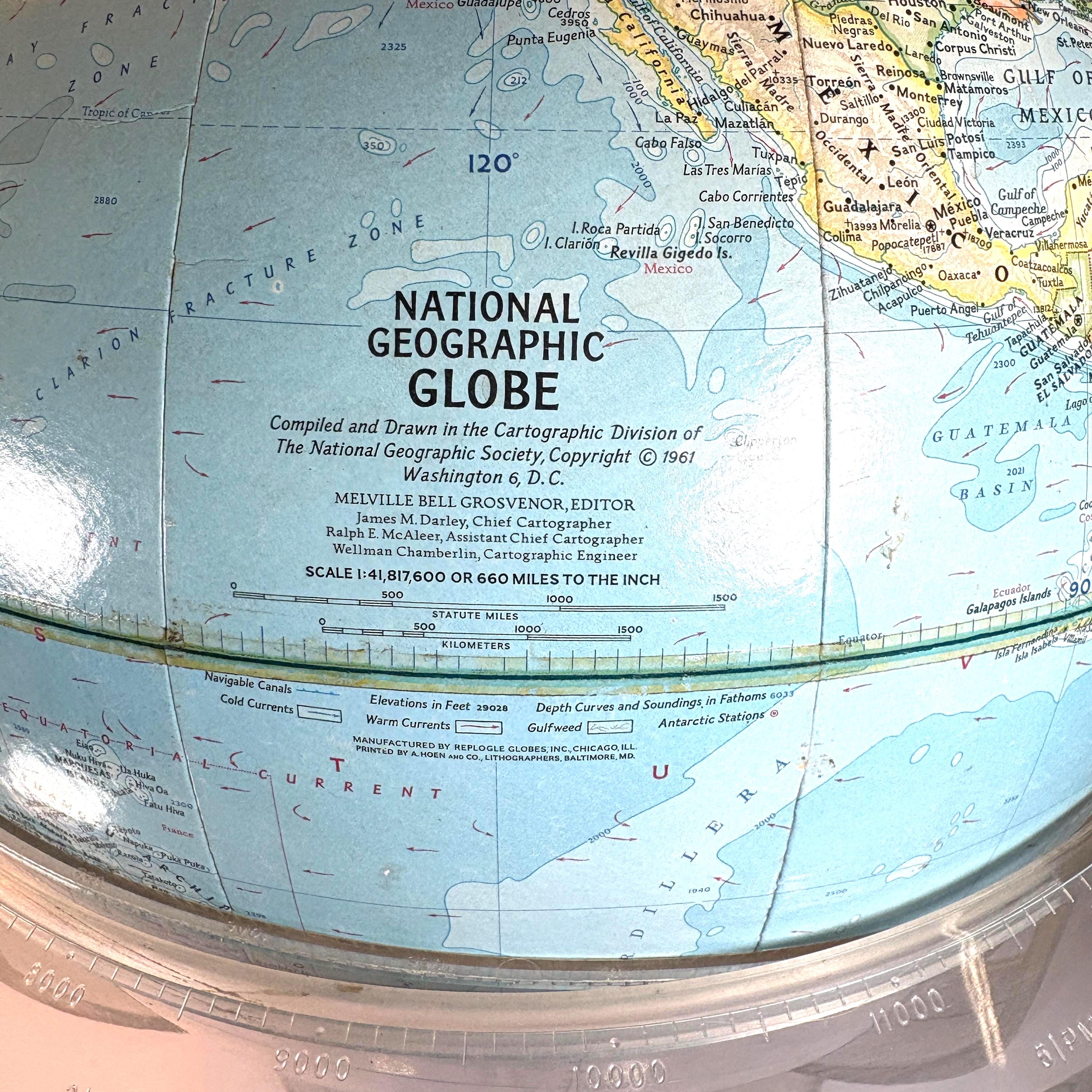 1961年ナショナルジオグラフィックの地球儀（透明なルーサイト製