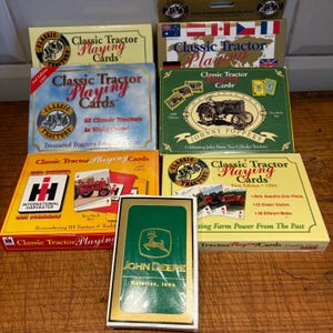 Naipes Hoyle Classic Tractors Double Decks, 5 ediciones, y John Deere Bridge Deck. Todos se venden por separado. Garantía de envío gratis.
