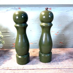 Vintage Green Wooden Salt Shaker & Pepper Grinder Set, a testament to Japanese craftsmanship, Screw Top Lids, Turned Wood,