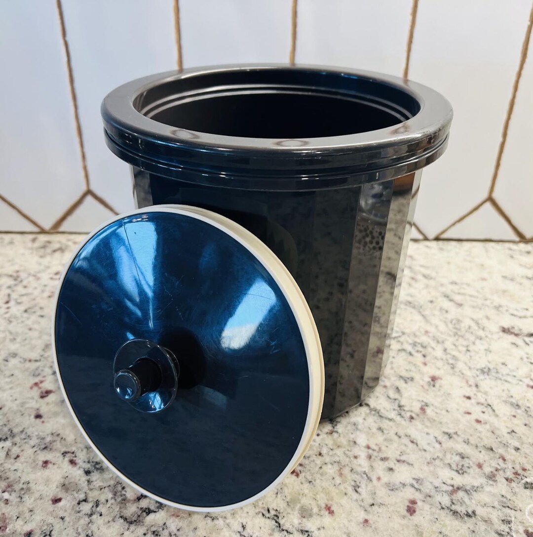 Vintage Tupperware Eiswürfelbehälter: Dunkles Mokkabraun, Saugdeckel