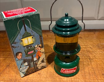 【レア】USA製　Coleman 286A700 Lantern Coleman 2024 Christmas Lantern Limited 2 color set 286A Coleman