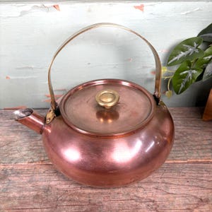 Vintage Copper Kettle with Fold down Brass handle, Lid with Brass Knob, Copper Kettle Teakettle Farmhouse Home, Kitchen