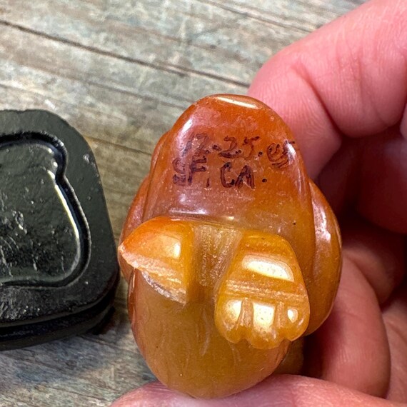 幸運　赤色フクロウの珊瑚彫刻2体セット ヴィンテージの手彫りフクロウの置物：コネマラ大理石、玉髄、赤珊瑚