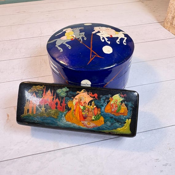 Vintage Boxes, Russian rectangular box, Signed on… - image 2