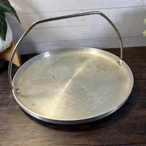 Vintage DeLuxe Aluminum Griddle: 14&quot; Round Cowboy Campfire Cookware