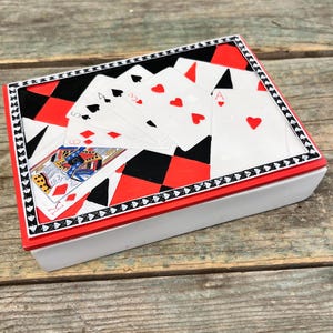 Vintage speelkaartendoos van klei, bevat twee decks (niet inbegrepen), reliëfontwerp op deksel. GRATIS VERZENDING GARANTIE