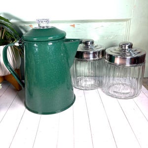 Cafetière VTG Vert, Bidons, GSI Outdoors, Percolateur pour feu de camp en émail moucheté, 2 bocaux en verre nervurés avec couvercles en métal