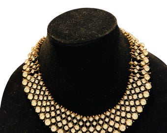 Collar de cuentas brillantes con diamantes de imitación de Zara, popularizado por Kate Middleton.