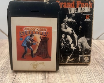 Cintas clásicas de 8 pistas: Grand Funk Live (1970) y Johnny Cash SuperBilly (1981)