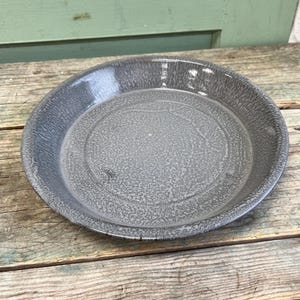 Vintage Gray Graniteware Pie Pan - 9 Inch Enamelware