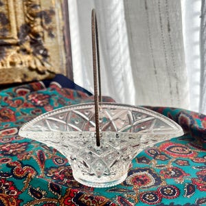 Panier vintage Avon en verre transparent : décoration de bonbonnière des années 1970